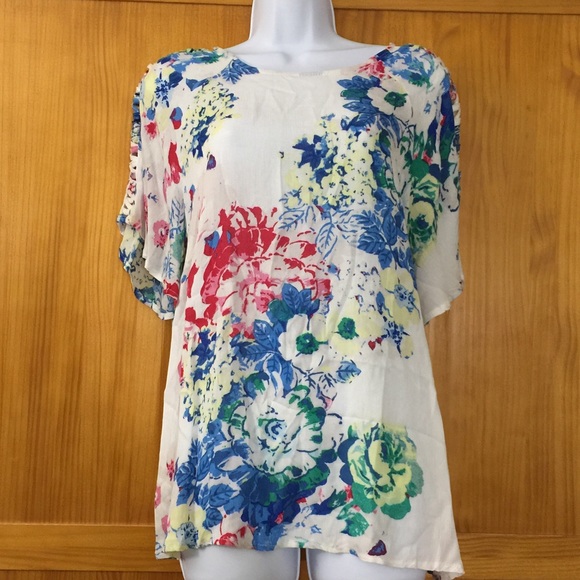 New White Floral Top with cutout sleeve details - Picture 9 of 12